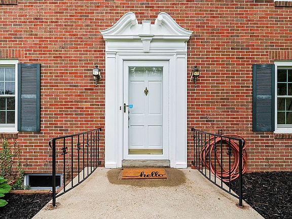 4th image of 301 Belleview Ave