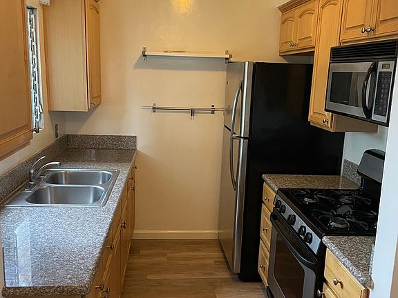 2nd image of 1037 Arcadia Ave