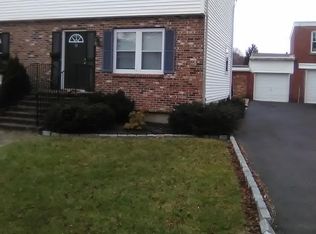 39 10th St, Derby, CT 06418