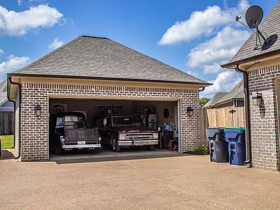 4th image of 607 McNeese Dr
