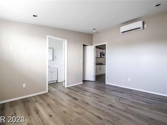 4th image of 2201 Fairfield Ave #11