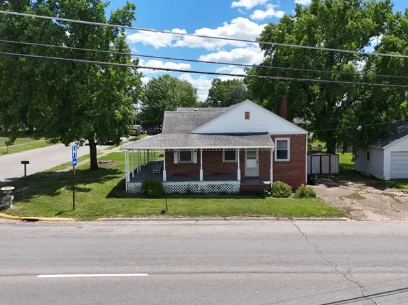 201 SW 11th St, Fairfield, IL 62837