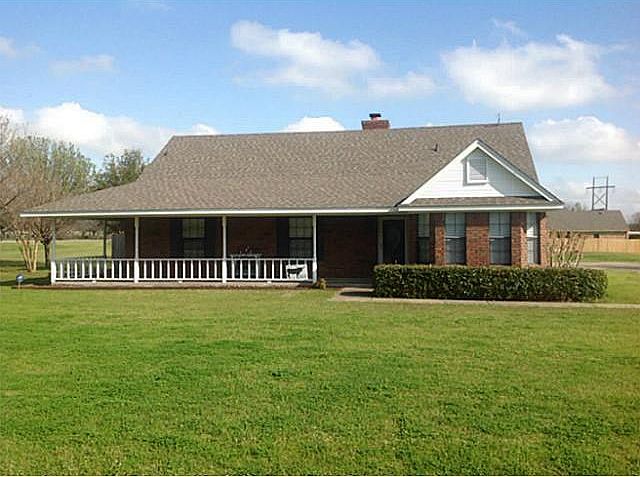 1st image of 1045 Country Oaks Dr