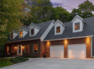 1512 Knob Hill Ln, Excelsior, MN 55331