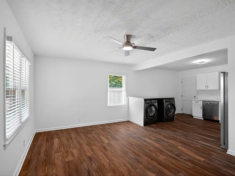 1276 Womack Ave — Photo 8