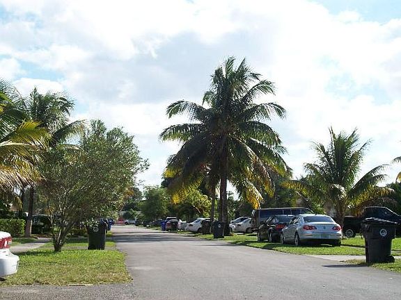 4th image of 781 SW 70th Way