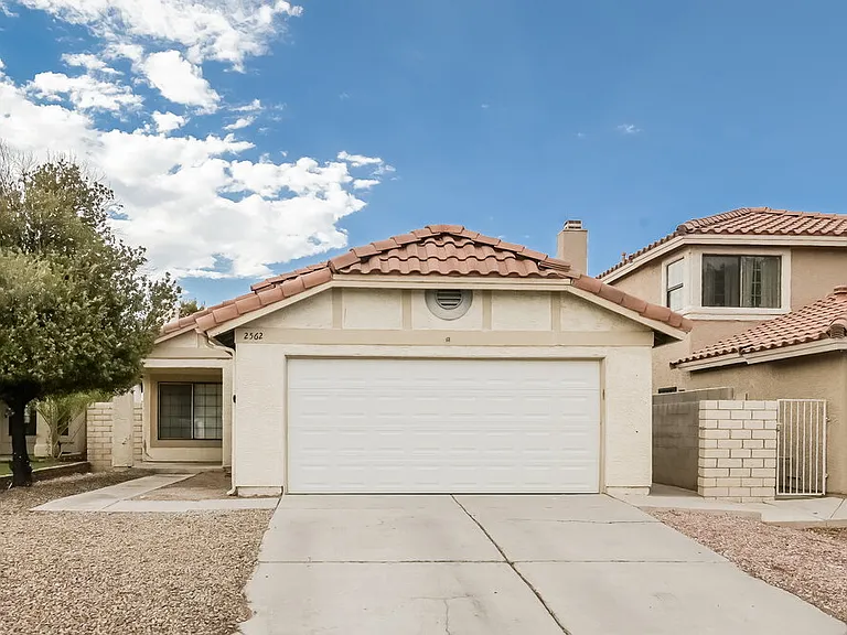 2562 Machado Dr — Photo 1