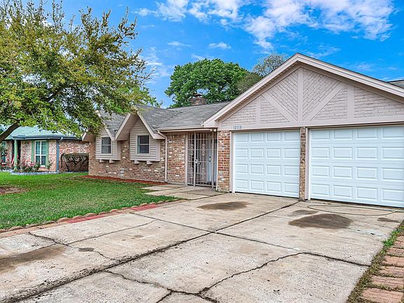 3rd image of 12118 Corona Ln