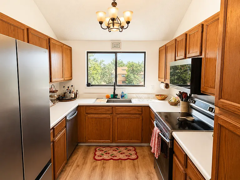 418 Wright St #303 — Photo 2