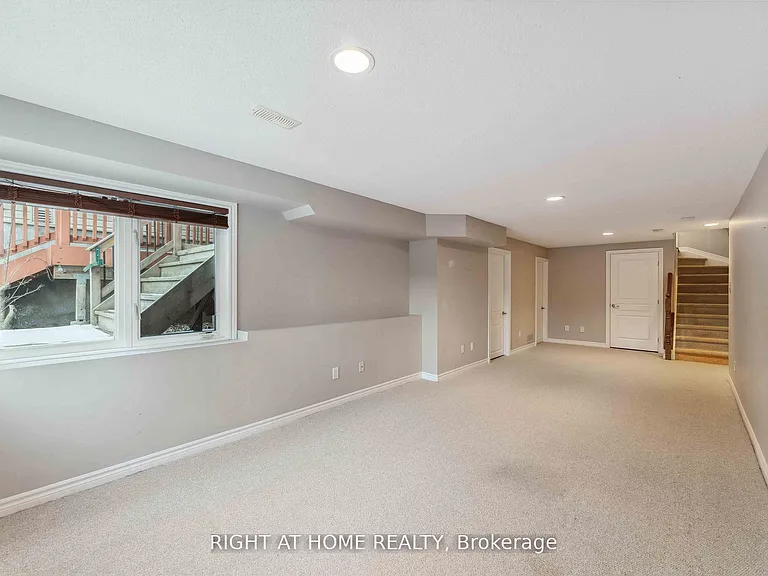 130 Tandalee Cres — Photo 22