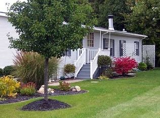85 Emerald Cir, Whitmore Lake, MI 48189