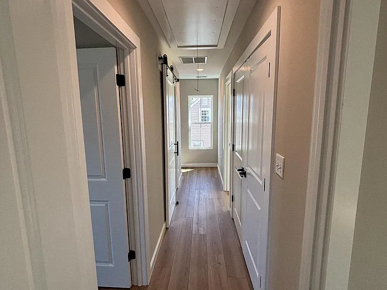 129 Evans St — Photo 35