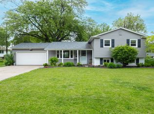 1717 Elmwood Ct, Bettendorf, IA 52722