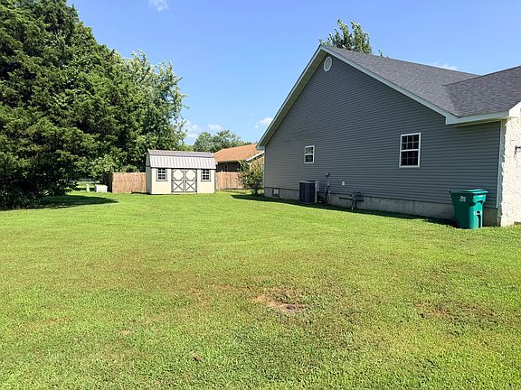 3rd image of 700 Robin Road