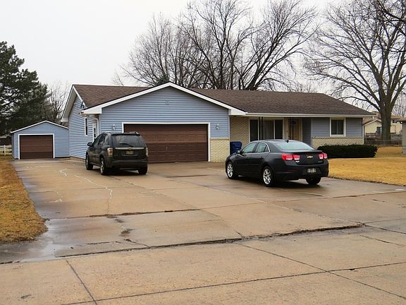 2nd image of 910 Cottonwood St