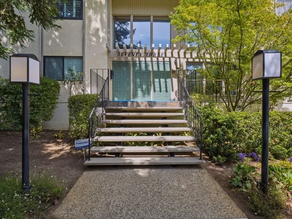 73 3rd St APT 36, Los Altos, CA 94022