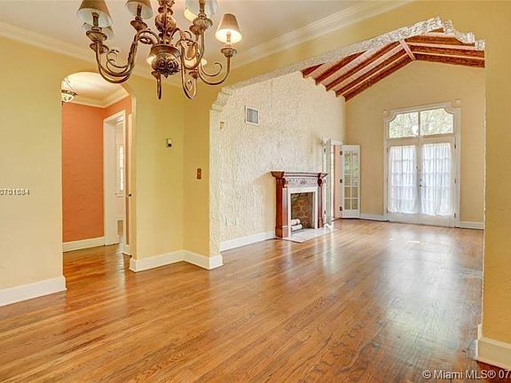 5th image of 704 Majorca Ave