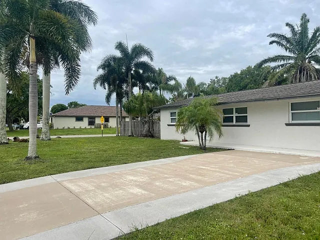 3 bed, 1000 sqft, $3,700 — Photo 3
