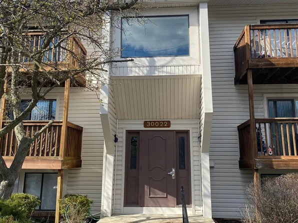 30022 W Twelve Mile Rd Unit 12, Farmington, MI 48334