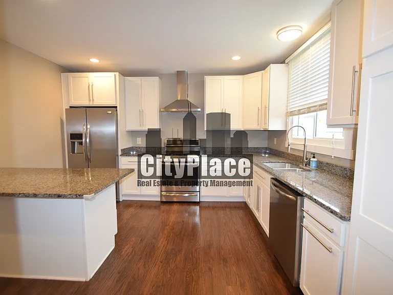 1548 Lexington Ave — Photo 9