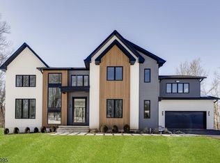 1 Juniper Pointe Trail, Green Brook Twp., NJ 08812