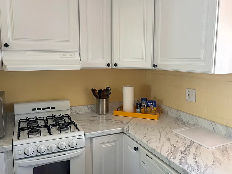 484 S La Canada Dr #B — Photo 3