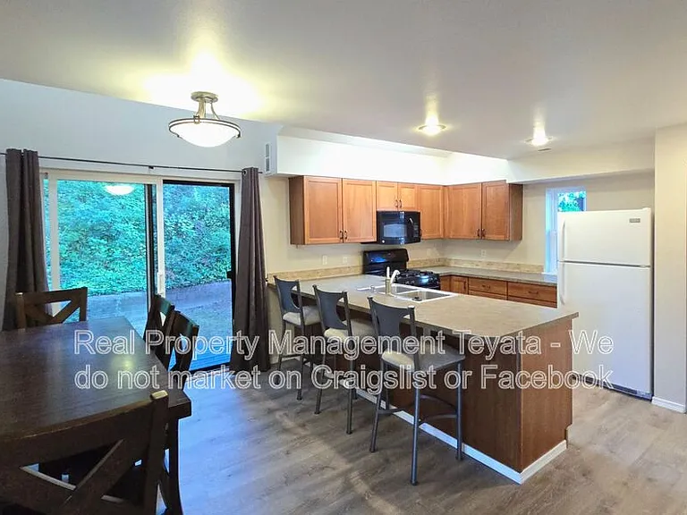 816 20th St #100 — Photo 7