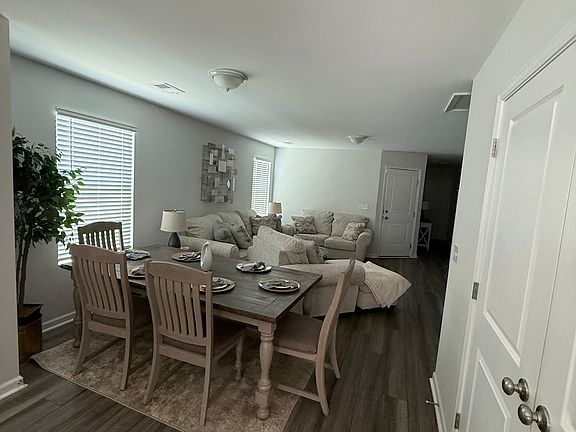 4th image of 843 Summerwood Ln