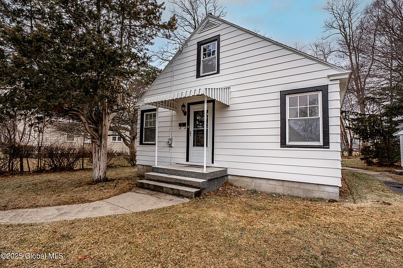 2nd image of 2450 3rd Avenue