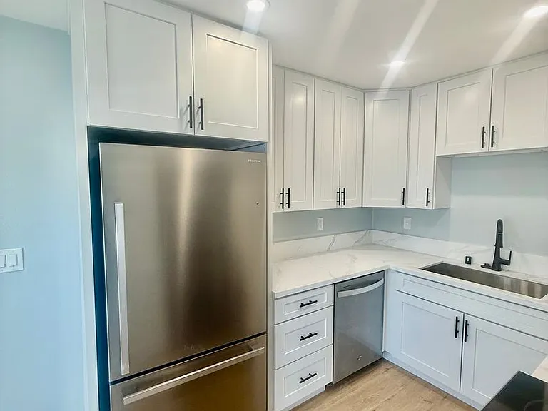 Howard & Lexington Apts — Photo 10