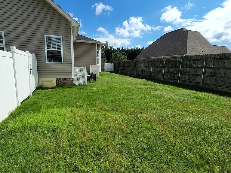7629 Prince Dr — Photo 25