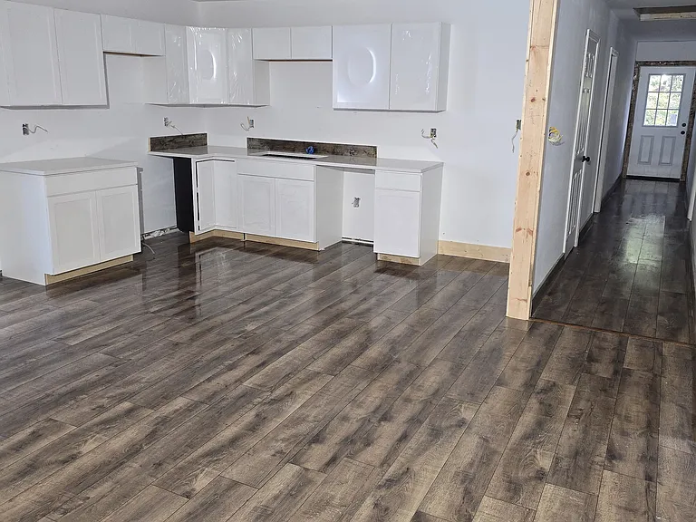 Lovely full kitchen with new appliances