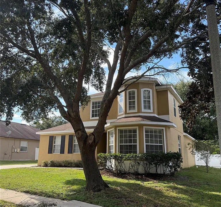 554 Hiawatha Palm Pl