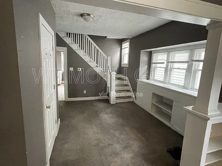 4214 E Washington St — Photo 6