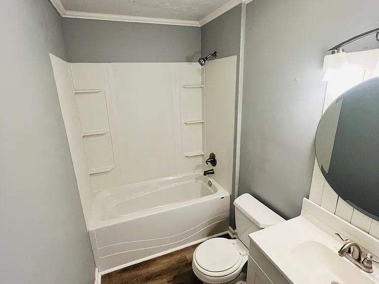 605 Mohican Ave — Photo 2