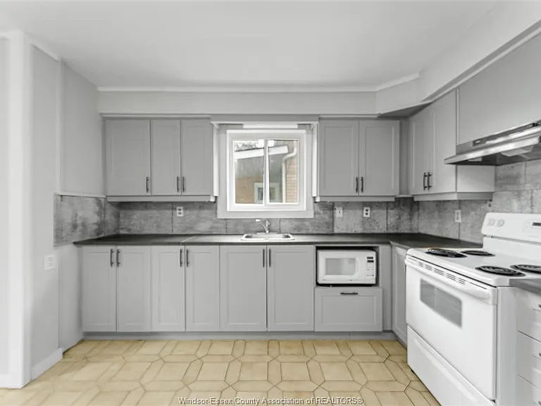 759 Pierre Ave #4 — Photo 4