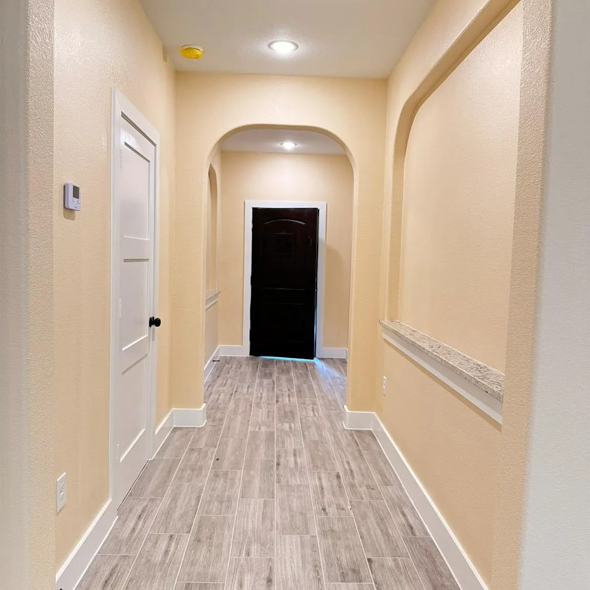 3 bed, 1901 sqft, $2,000 — Photo 3