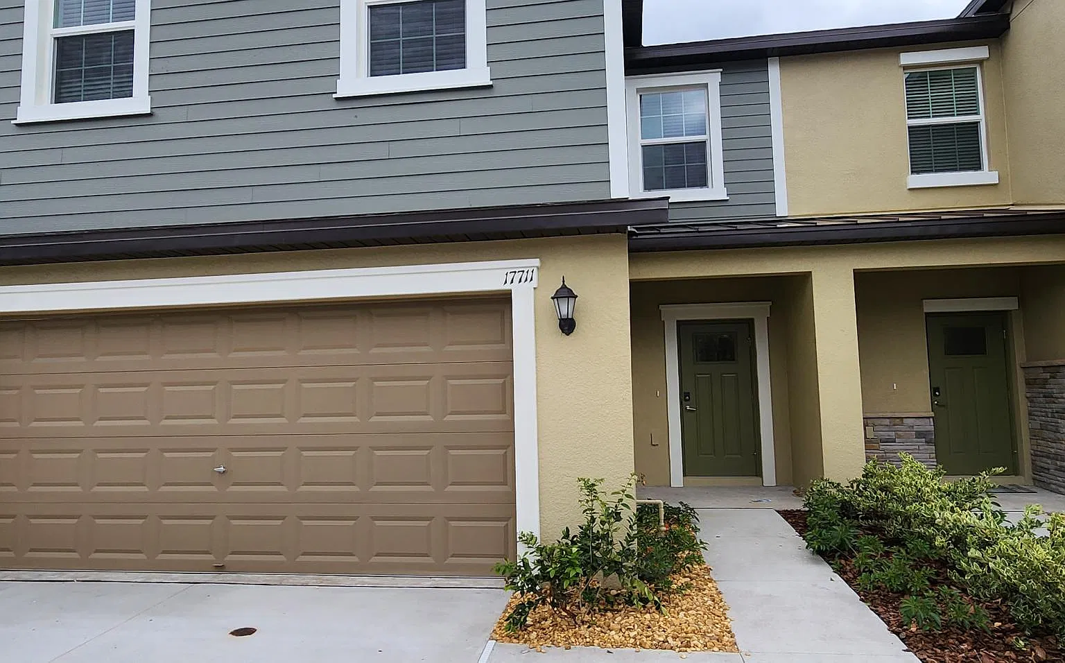 3 bed, 2319 sqft, $2,300 — Photo 2