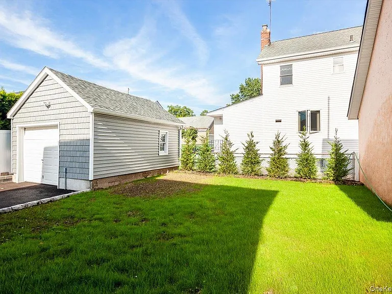 310 Columbus Pkwy — Photo 24