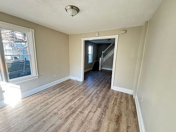 5th image of 815 N Silk St