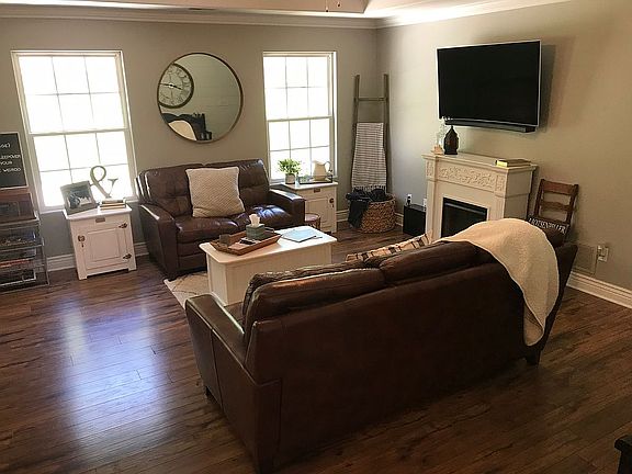 5th image of 125 Sommer Ct