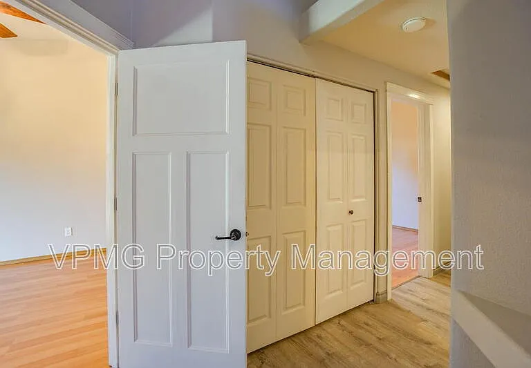 16404 NE 67th St — Photo 20