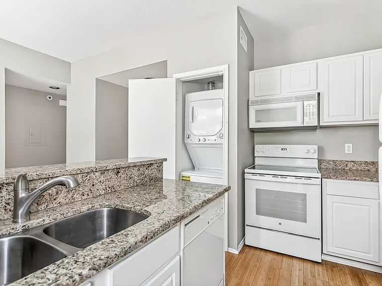 2002 N Fitzhugh Ave #2 — Photo 9