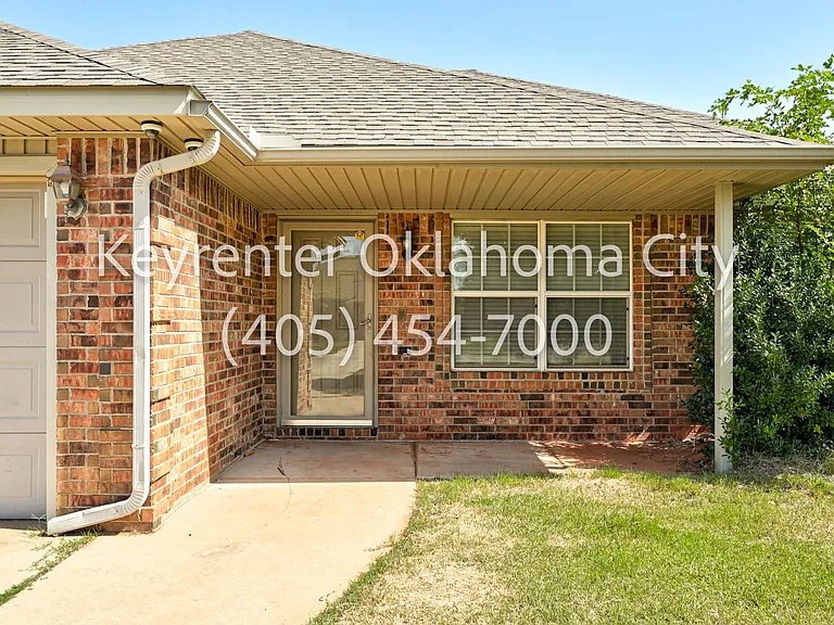 629 E Linden Ln — Photo 4
