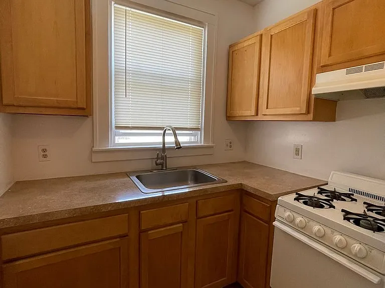 14800 E Vernor Hwy — Photo 15
