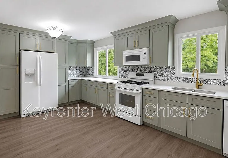 27W120 National St — Photo 10