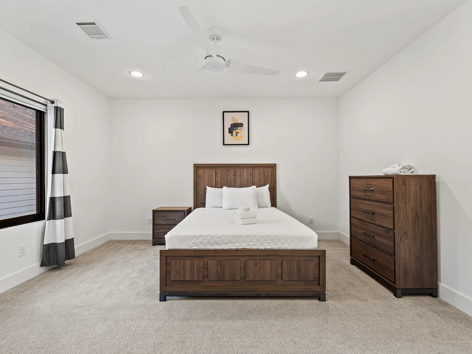5 bed, 4032 sqft, $12,500 — Photo 4