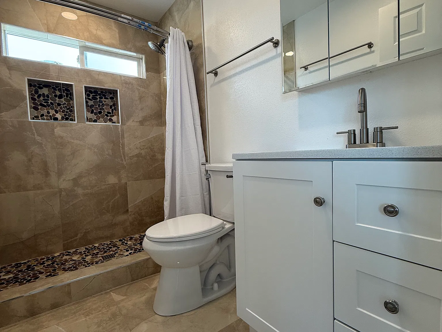 4 bed, 1000 sqft, $5,500 — Photo 4