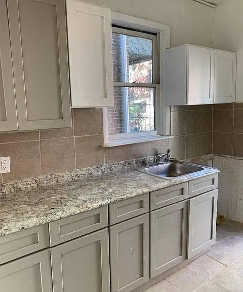332 N Horton St — Photo 1