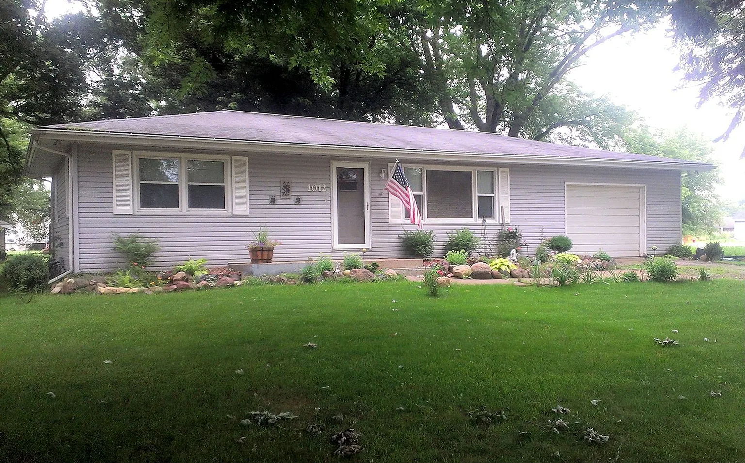 1012 Suzy St photo 1